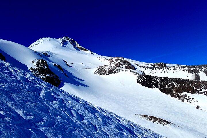 Full-Day Gorge Waterfalls, Hood River and Mt. Hood Loop with Local Guide (11/12)