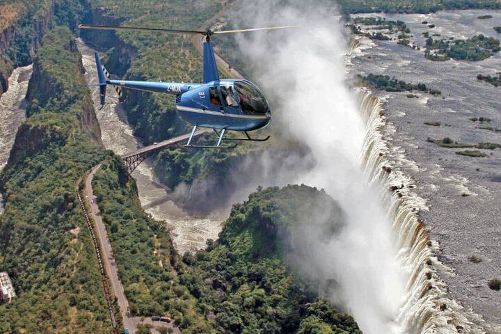 13 to 15 Minute Private Helicopter Flight over Victoria Falls, Zimbabwe and Zambia Sides (5/7)
