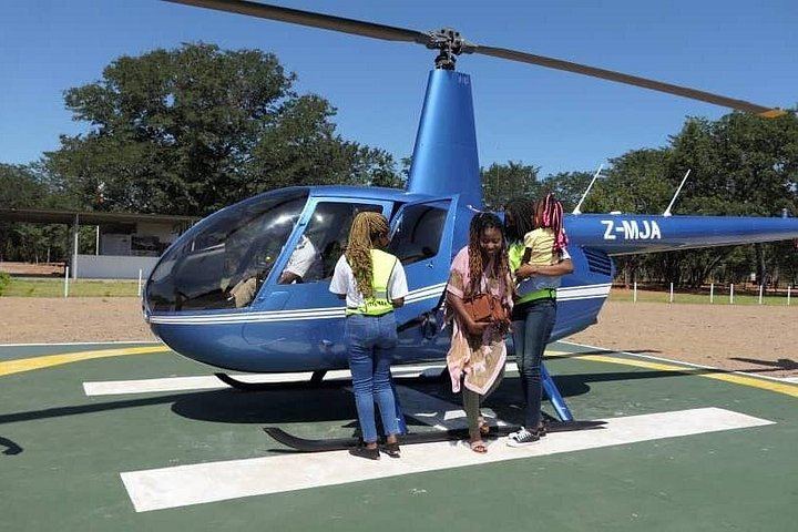 13 to 15 Minute Private Helicopter Flight over Victoria Falls, Zimbabwe and Zambia Sides (2/7)