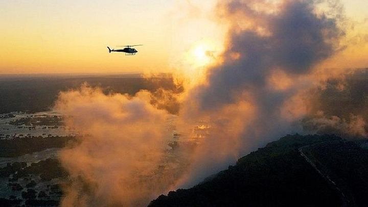 15 Minute Helicopter Flight over Victoria Falls, Zimbabwean Side, Park Fees Included (2/6)