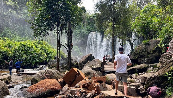 2-Day Angkor Wat Sunrise and Kulen Waterfall Tour with Picnic Lunch and Kulen Ticket (1/12)