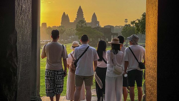 2-Day Angkor Sunrise, Kulen Waterfall, Beng Mealea and Kampong Phluk Tour with Meals (2/12)