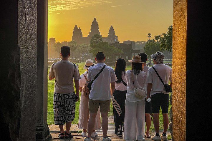 2-Day Angkor Sunrise, Kulen Waterfall, Beng Mealea and Kampong Phluk Tour with Meals (2/12)