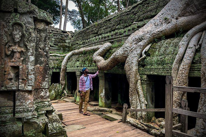 2-Day Angkor Sunrise, Kulen Waterfall, Beng Mealea and Kampong Phluk Tour with Meals (4/12)