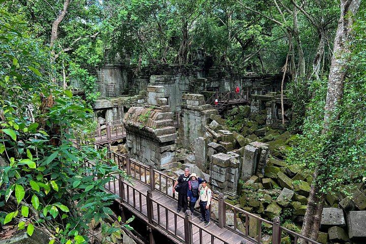 2-Day Angkor Sunrise, Kulen Waterfall, Beng Mealea and Kampong Phluk Tour with Meals (7/12)