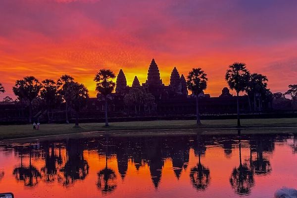 2-Day Angkor Sunrise, Kulen Waterfall, Beng Mealea and Kampong Phluk Tour with Meals