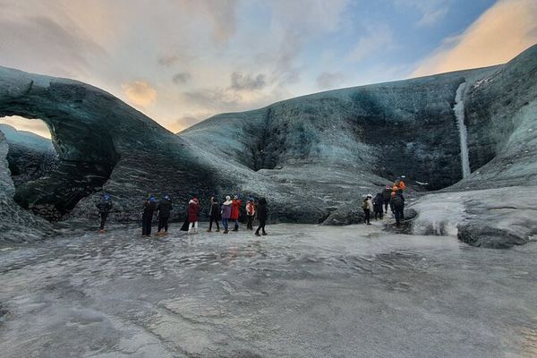 2-Day Blue Ice Cave, Jokulsarlon and South Coast Tour with Overnight Stay