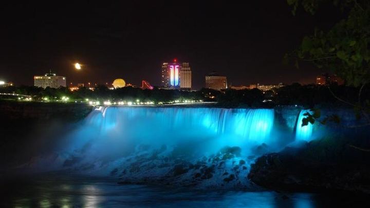 2-Day Niagara Falls Trip from NYC by Day and Night, Maid of the Mist or Scenic Tunnels (1/5)