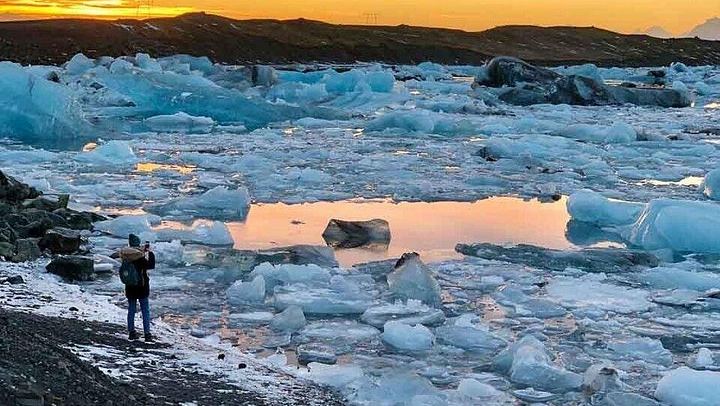 2-Day Crystal Ice Cave, Jokulsarlon and Diamond Beach Tour with Aurora Watch (1/9)