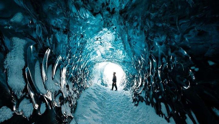 2-Day Crystal Ice Cave, Jokulsarlon and Diamond Beach Tour with Aurora Watch (4/9)