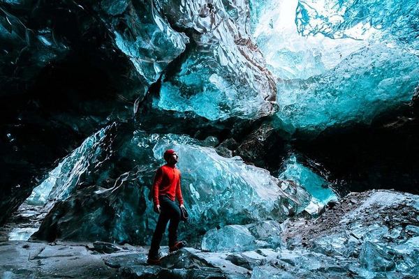 2-Day Crystal Ice Cave, Jokulsarlon and Diamond Beach Tour with Aurora Watch