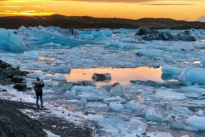 2-Day Crystal Ice Cave, Jokulsarlon and Diamond Beach Tour with Aurora Watch (1/9)