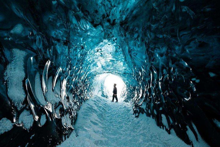 2-Day Crystal Ice Cave, Jokulsarlon and Diamond Beach Tour with Aurora Watch (4/9)