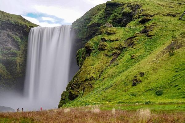 2-Day Summer South Coast Tour with Solheimajokull Glacier Hike and Fjadrargljufur Canyon