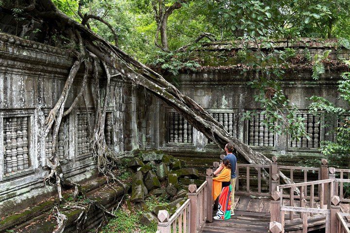 2-Day Shared Tour of Angkor Sunrise, Baphuon, Kulen Cliff, Beng Mealea and Kampong Phluk (10/12)