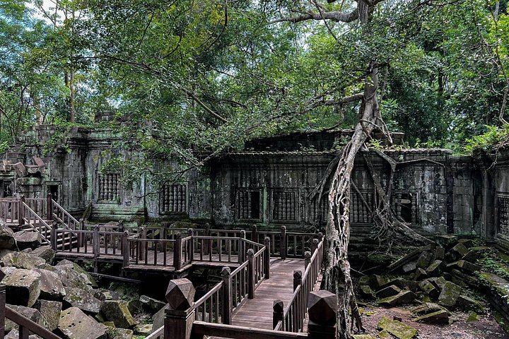 2-Day Shared Tour of Angkor Sunrise, Baphuon, Kulen Cliff, Beng Mealea and Kampong Phluk (12/12)