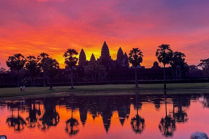 2-Day Shared Tour of Angkor Sunrise, Baphuon, Kulen Cliff, Beng Mealea and Kampong Phluk (9/12)