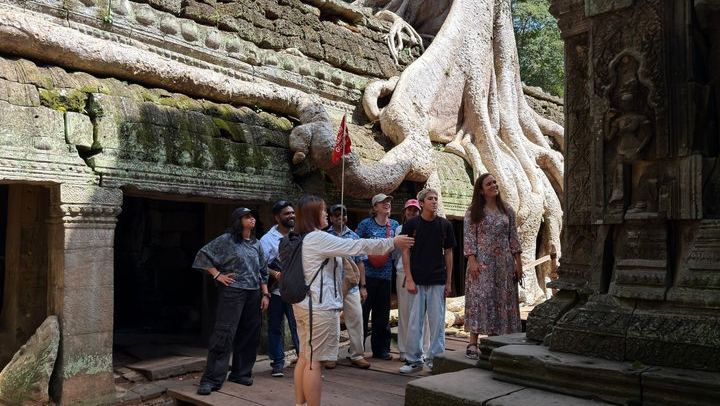 2-Day Shared Tour of Angkor Sunrise, Baphuon, Kulen Cliff, Beng Mealea and Kampong Phluk (3/12)