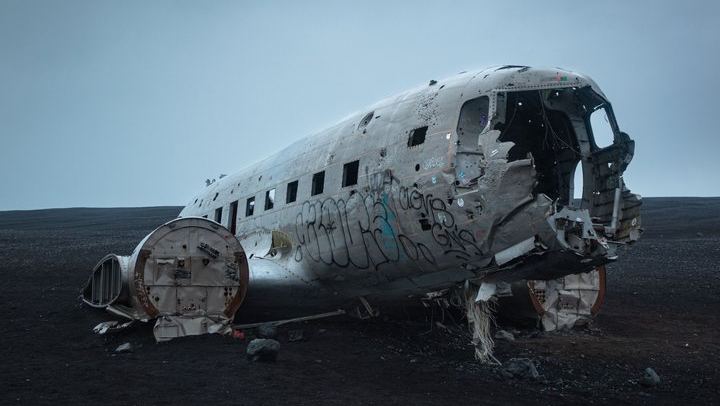 2-Day Winter South Coast Tour with Blue Ice Cave, DC-3 Plane Wreck and Diamond Beach (1/8)