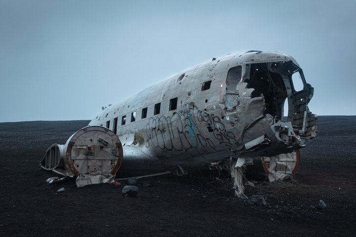 2-Day Winter South Coast Tour with Blue Ice Cave, DC-3 Plane Wreck and Diamond Beach (1/8)