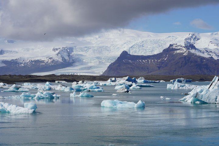 2-Day Winter South Coast Tour with Blue Ice Cave, DC-3 Plane Wreck and Diamond Beach (5/8)
