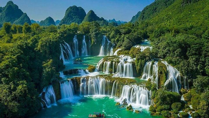 Ban Gioc Waterfall 2-Day Limousine Trip from Hanoi, Groups of 6 to 8, Border Road (1/12)