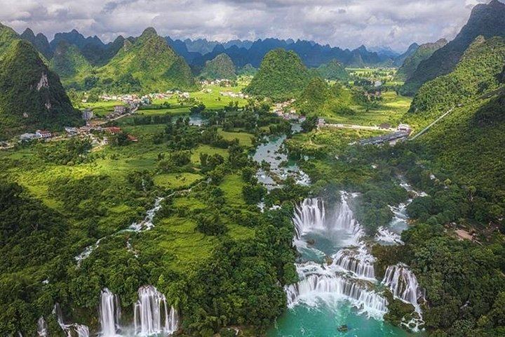 Ban Gioc Waterfall 2-Day Limousine Trip from Hanoi, Groups of 6 to 8, Border Road (9/12)