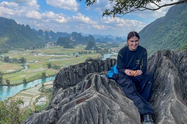 2-Day Cao Bang Motorbike Tour: Angel Eye Mountain Hike, Ban Gioc, Craft Villages