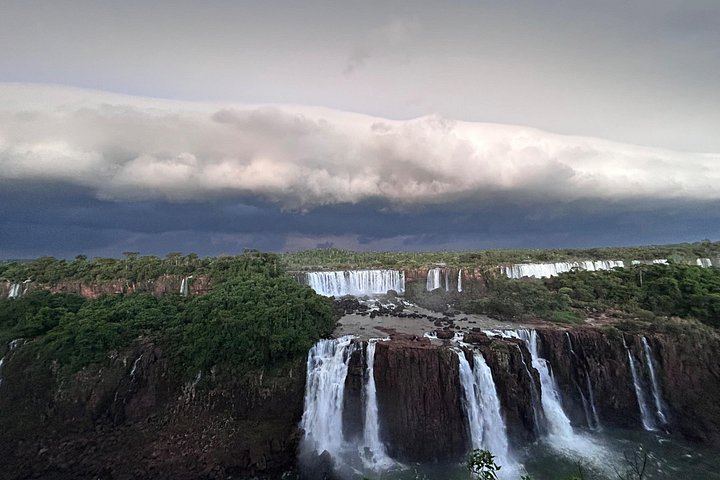 Private Iguazu Falls 2-Day Tour with Hotel Pickup and Border Priority Pass (9/12)