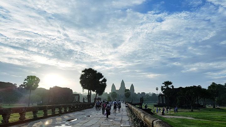 Private 2-Day Angkor Sunrise, Banteay Srei, Kulen Mountain and Beng Mealea Tour (1/6)