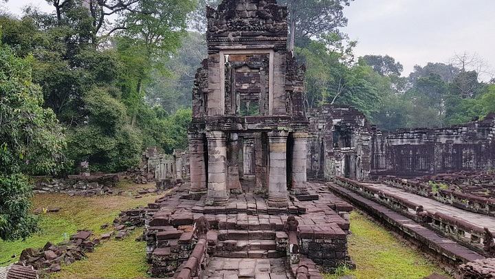 Private 2-Day Angkor Sunrise, Banteay Srei, Kulen Mountain and Beng Mealea Tour (2/6)