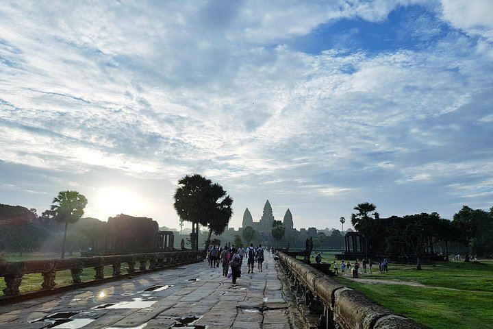 Private 2-Day Angkor Sunrise, Banteay Srei, Kulen Mountain and Beng Mealea Tour (1/6)