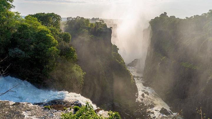 Private Two-Hour Victoria Falls Tour of Zambian Viewpoints, Guides in Four Languages (1/4)