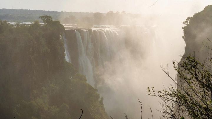 Private Two-Hour Victoria Falls Tour of Zambian Viewpoints, Guides in Four Languages (2/4)