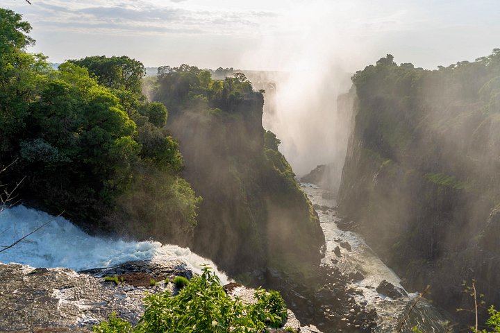 Private Two-Hour Victoria Falls Tour of Zambian Viewpoints, Guides in Four Languages (1/4)