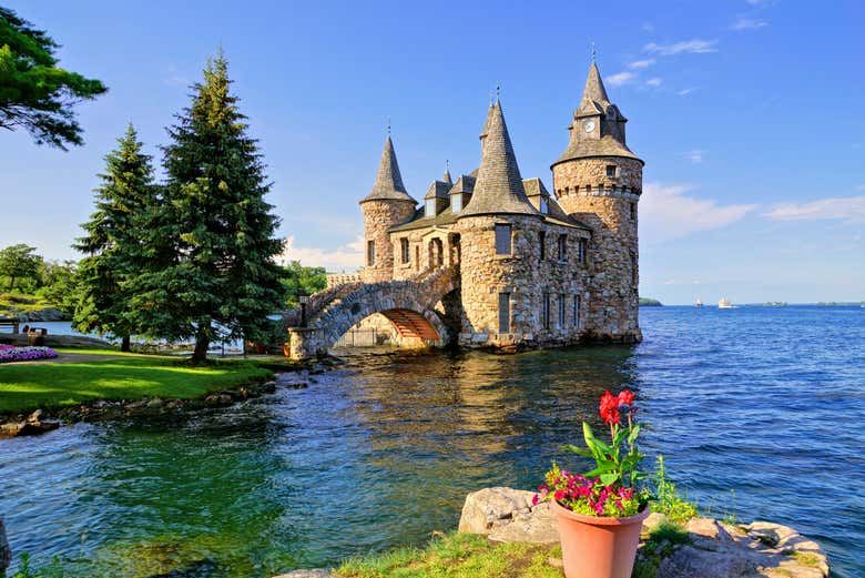 Niagara Falls 2 or 3-Day Tour from NYC with Finger Lakes, Toronto and Thousand Islands (9/10)
