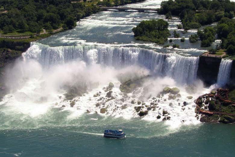 Niagara Falls 2 or 3-Day Tour from NYC with Finger Lakes, Toronto and Thousand Islands (2/10)