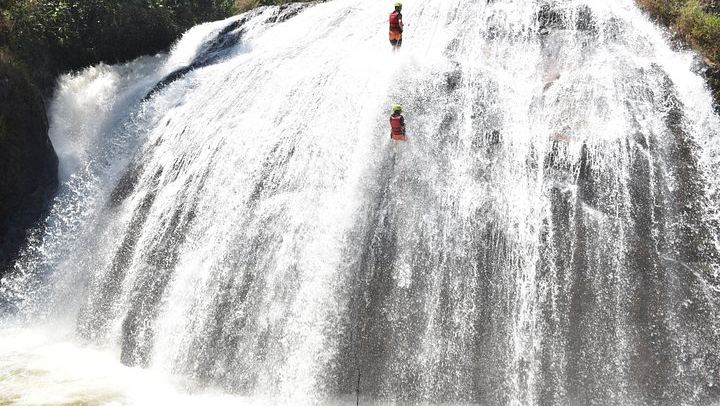 Dalat Canyoning Day Trip: Hotel Pickup, 25 m Abseil, 50 m Zipline and Washing Machine (2/12)