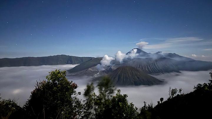 Two-Day Tumpak Sewu Falls and Bromo Sunrise Trip with Overnight Near Bromo (1/12)