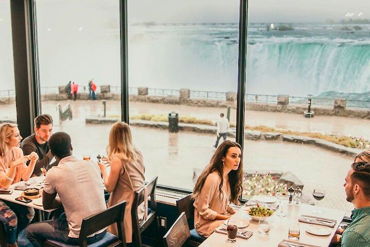 Niagara Falls Evening Minibus Tour from Toronto with Cruise, Dinner Option and Tower (9/12)