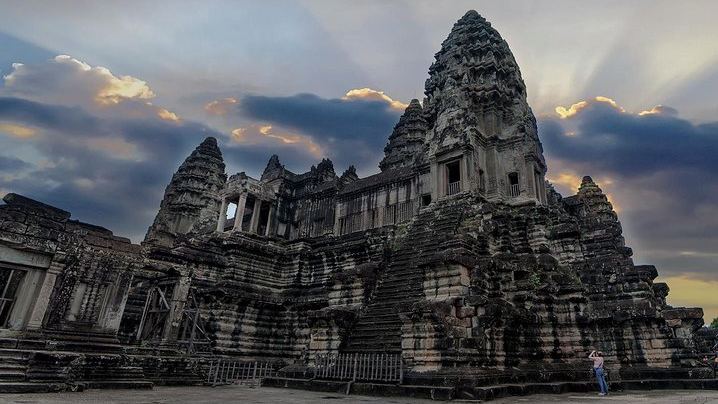 4-Day Angkor Circuits, Phnom Kulen, Roluos, Koh Ker and Beng Mealea Temple Tour (1/8)