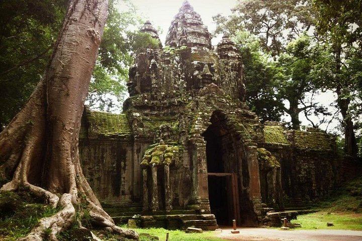 3-Day Angkor Small and Grand Circuit, Kulen Waterfall and Roluos Group Temples Tour (10/12)