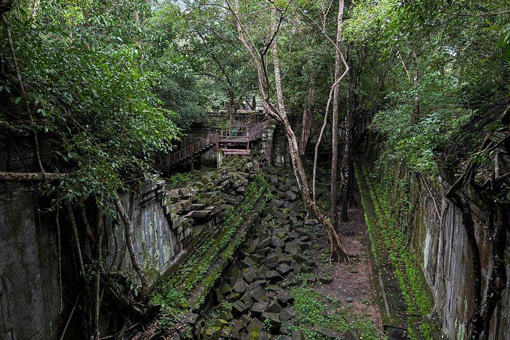 Private 3-Day Angkor, Kulen Waterfall, Beng Mealea and Kampong Phluk Tour with Meals (10/12)