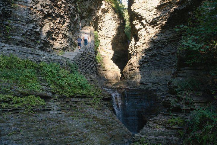 3-Day Niagara Falls and Boston Tour from New York with Corning Glass and Harvard (12/12)