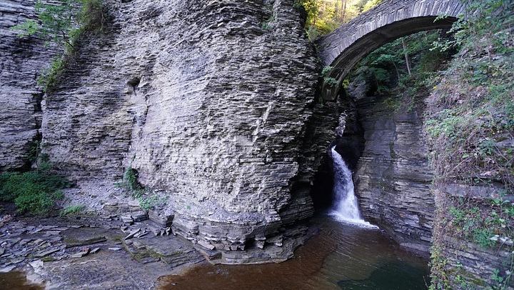 3-Day Niagara Falls and Boston Tour from New York with Corning Glass and Harvard (2/12)