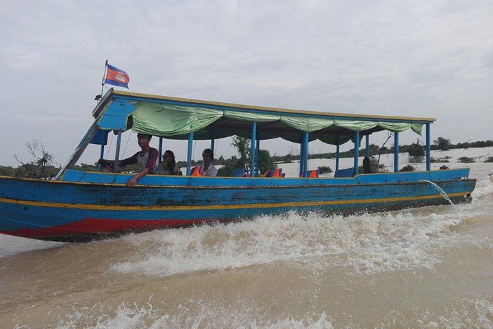 3-Day Angkor Temples, Banteay Srei, Kulen Waterfall and Tonle Sap Tour by Private Vehicle (3/3)