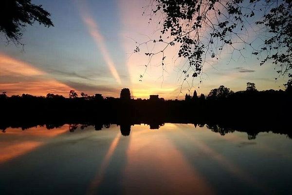 3-Day Angkor Temples, Banteay Srei, Kulen Waterfall and Tonle Sap Tour by Private Vehicle