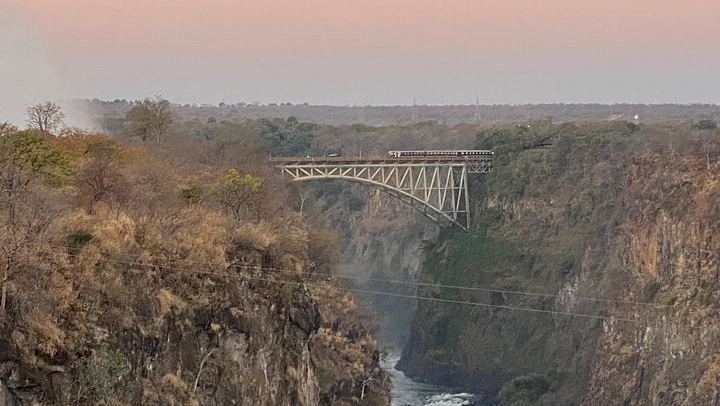 Victoria Falls 3-Day Hotel Package With Dinner Cruise and Boma Dinner Show (2/5)
