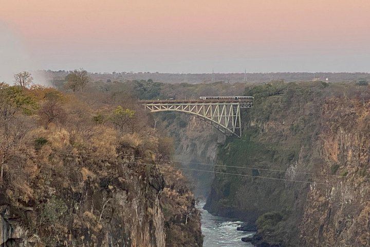 Victoria Falls 3-Day Hotel Package With Dinner Cruise and Boma Dinner Show (2/5)