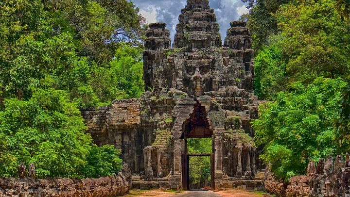 5-Day Angkor Temples, Roluos, Koh Ker, Beng Mealea and Kulen Waterfall Tour with Guide (1/8)